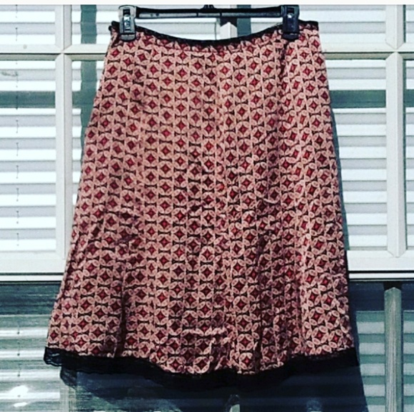 The Limited Dresses & Skirts - Size 8 / 100% silk skirt lined black lace trimmed